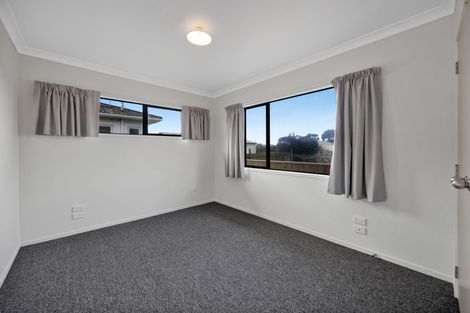 Photo of property in 25 Longfellow Road, Opunake, 4616