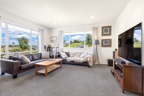 Photo of property in 18 Kahu Close, Orewa, 0931