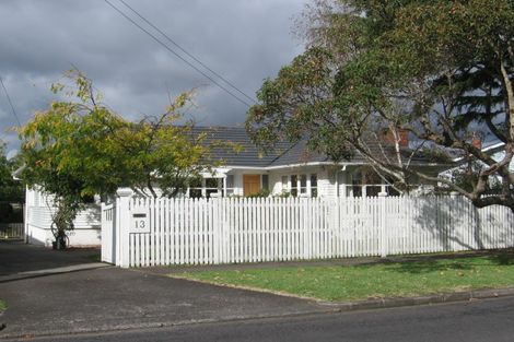 Photo of property in 13 Tamaki Bay Drive, Pakuranga, Auckland, 2010