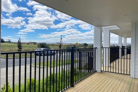 Photo of property in 4 Harikoa Way, Karaka, 2113