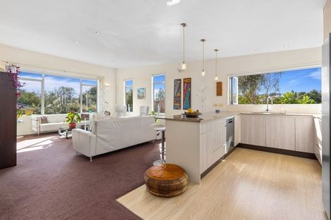 Photo of property in 10 Veronica Close, Red Beach, 0932