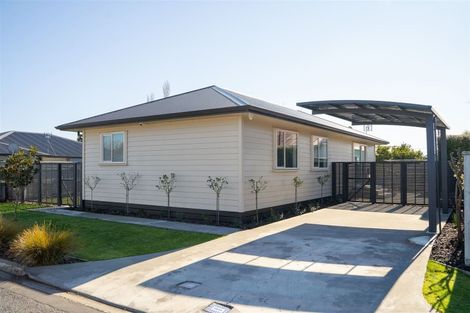 Photo of property in 2 Walnut Lane, Carterton, 5713