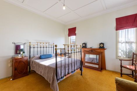 Photo of property in 10 Allardice Street, Dannevirke, 4930