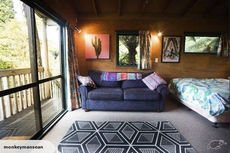 Photo of property in 426 Scenic Drive, Waiatarua, Auckland, 0612