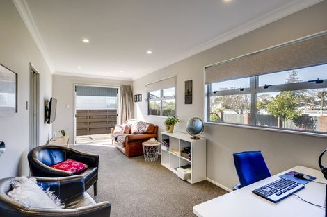 Photo of property in 9 Upham Crescent, Taradale, Napier, 4112