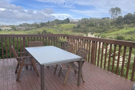 Photo of property in 12 Stubbs Place, Fairview Heights, Auckland, 0632