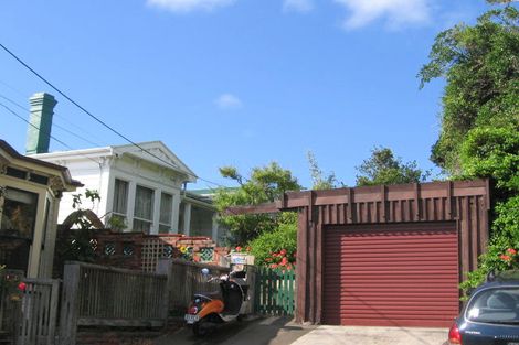 Photo of property in 35 Myrtle Crescent, Mount Cook, Wellington, 6021