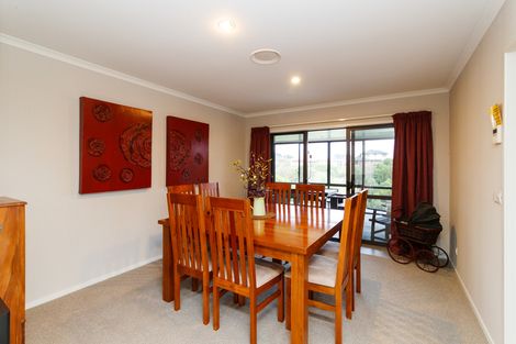 Photo of property in 33 Silkwood Place, Fitzherbert, Palmerston North, 4410