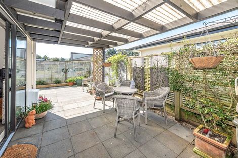 Photo of property in Caversham Park, 2/7 Caversham Road, Westmere, Whanganui, 4501