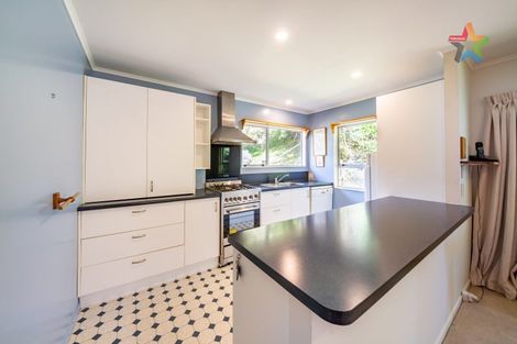 Photo of property in 11 Mokopuna Grove, Stokes Valley, Lower Hutt, 5019