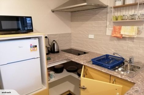 Photo of property in 28 Vina Place, Massey, Auckland, 0614