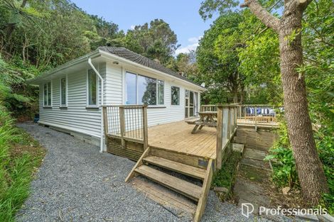 Photo of property in 77 Maungaraki Road, Korokoro, Lower Hutt, 5012