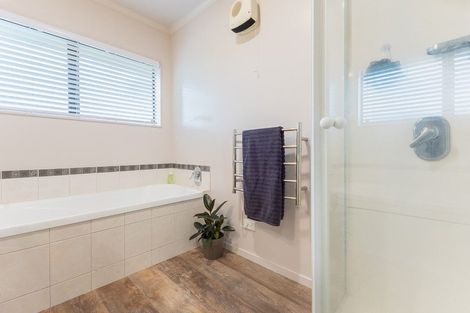 Photo of property in 130 Weggery Drive, Waikanae Beach, Waikanae, 5036