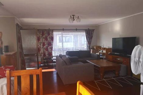 Photo of property in 2/66 Aviemore Drive, Highland Park, Auckland, 2010