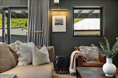 Photo of property in 1 Thames Street, Arrowtown, 9302
