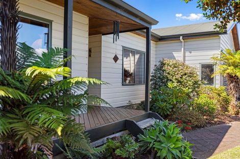 Photo of property in 32 Maesbury Close, Papamoa Beach, Papamoa, 3118