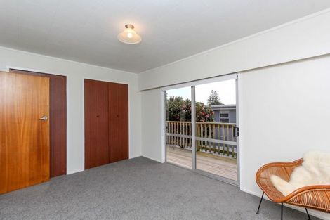 Photo of property in 12 Montana Place, Merrilands, New Plymouth, 4312
