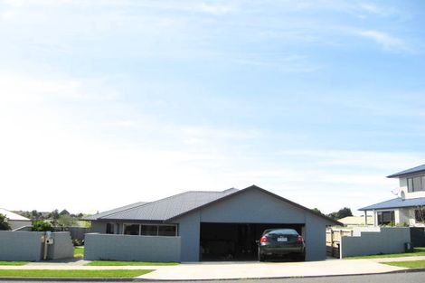 Photo of property in 174 Heta Road, Highlands Park, New Plymouth, 4312