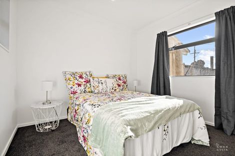 Photo of property in 70 Sturges Road, Henderson, Auckland, 0612