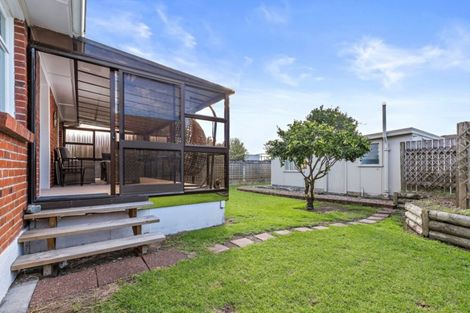 Photo of property in 21 Springs Road, Parakai, 0830