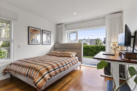 Photo of property in 1/126a Vauxhall Road, Narrow Neck, Auckland, 0624