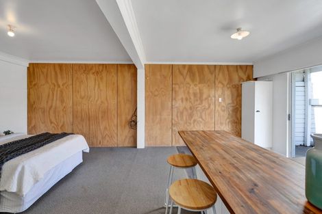 Photo of property in 51 Cumberland Street, Merrilands, New Plymouth, 4312