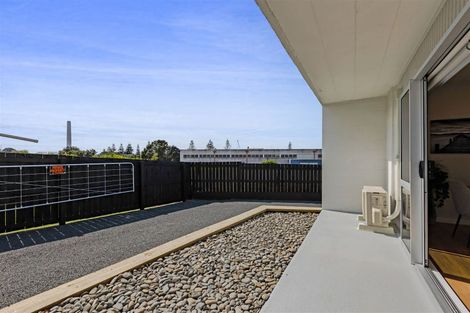 Photo of property in 38d Breakwater Road, Moturoa, New Plymouth, 4310