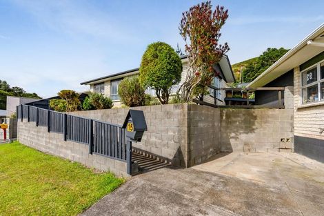 Photo of property in 15 Shaldon Crescent, Blagdon, New Plymouth, 4310