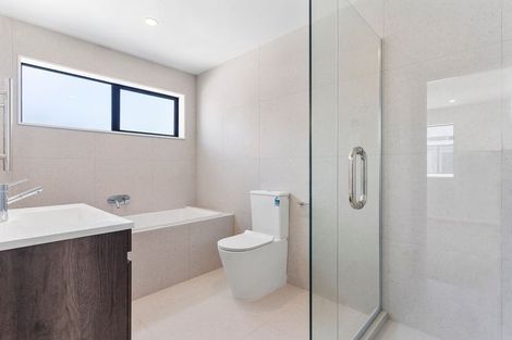 Photo of property in 101a Beach Road, Te Atatu Peninsula, Auckland, 0610