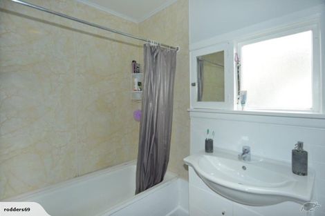 Photo of property in 71 Barton Street, Woolston, Christchurch, 8023