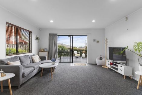 Photo of property in 2/23 Heathglen Place, Bayview, Auckland, 0629