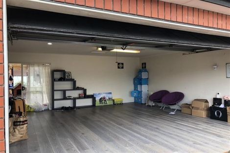 Photo of property in 13 Belcoo Crescent, East Tamaki, Auckland, 2013