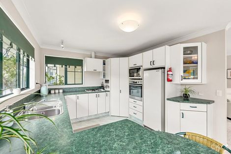 Photo of property in 2/118 Whites Line East, Waiwhetu, Lower Hutt, 5010