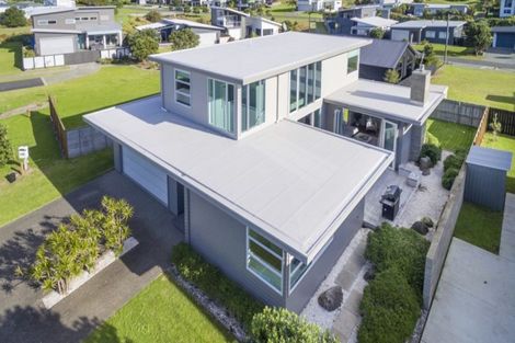 Photo of property in 12 Te Mauri Place, Omaha, 0986