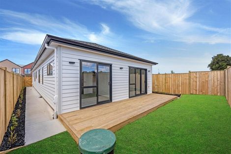 Photo of property in 14 Waimarie Drive, Karaka, 2578