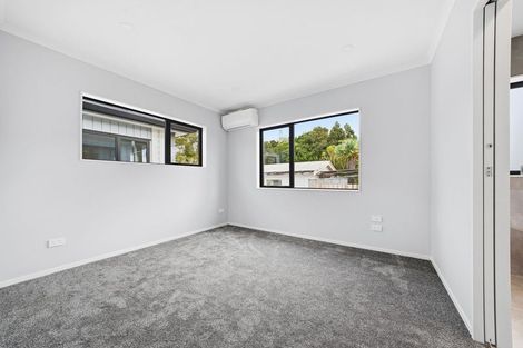 Photo of property in 9 Eastglen Road, Glen Eden, Auckland, 0602