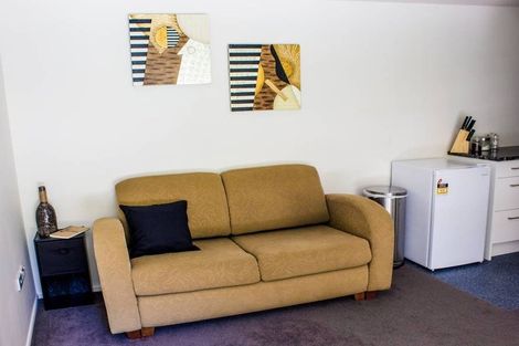 Photo of property in 34 Sandown Road, Rothesay Bay, Auckland, 0630