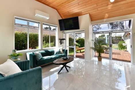 Photo of property in 5 Maygrove Drive, Orewa, 0931