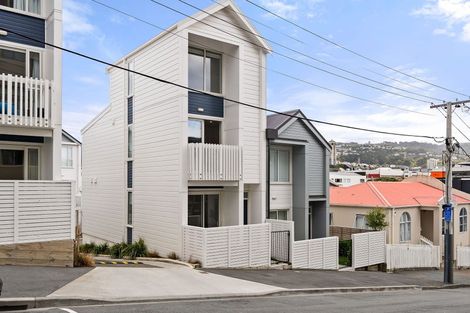 Photo of property in 2/30 Pirie Street, Mount Victoria, Wellington, 6011