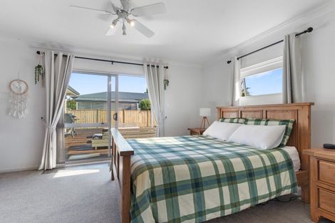 Photo of property in 24 Charles Street, Carterton, 5713