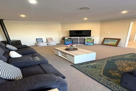 Photo of property in 42 Peter Hall Drive, Kelvin Grove, Palmerston North, 4414