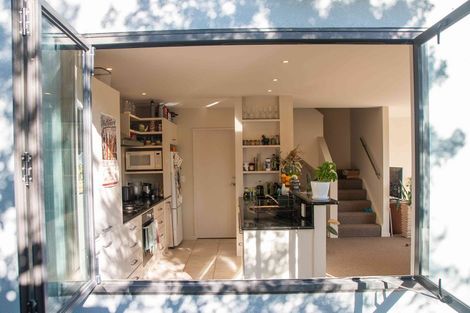 Photo of property in 42 Fairview Crescent, Kelburn, Wellington, 6012