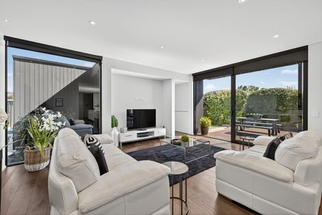 Photo of property in 98 Major Hornbrook Road, Mount Pleasant, Christchurch, 8081