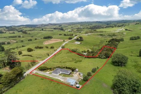 Photo of property in 18 Marohemo Road, Maungaturoto, 0583