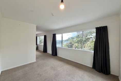 Photo of property in 33 Omega Street, Newlands, Wellington, 6037