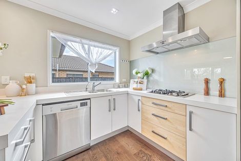Photo of property in 8 Baverstock Road, Flat Bush, Auckland, 2016