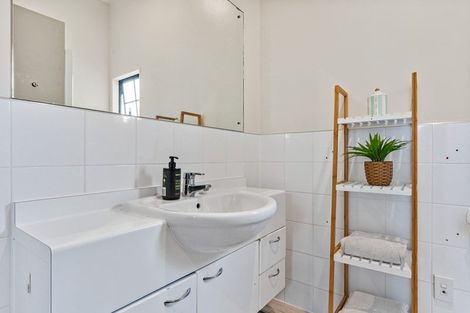 Photo of property in 11/19 Langana Avenue, Browns Bay, Auckland, 0630