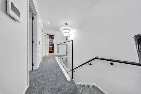 Photo of property in 106b Edgewater Drive, Pakuranga, Auckland, 2010