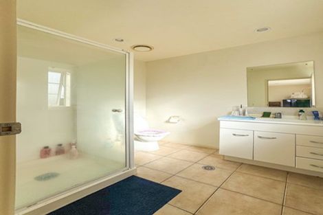 Photo of property in 7/78 Fernhill Way, Oteha, Auckland, 0632