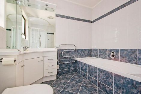 Photo of property in 4 Coniston Avenue, Te Atatu South, Auckland, 0610